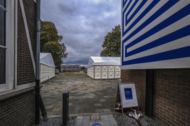 FASoS tents too noisy for hybrid education